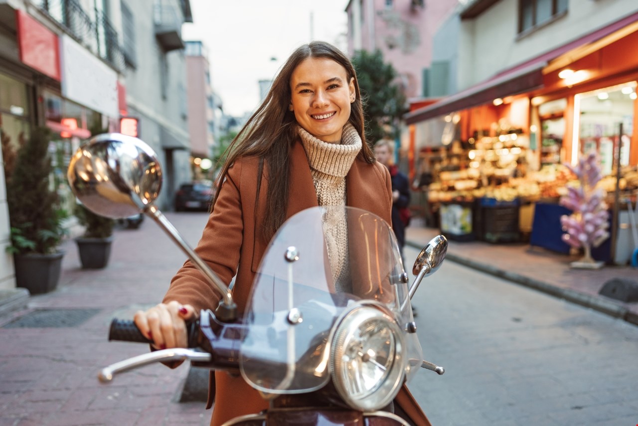 Trendy outfits voor een ritje op je scooter Trendy outfits voor een ritje op je scooter